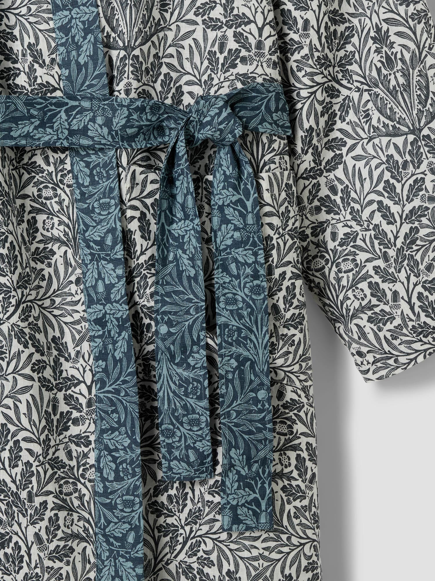 Ernest Blue Pure Acorn Linen Robe and Sleep Mask - Image 5