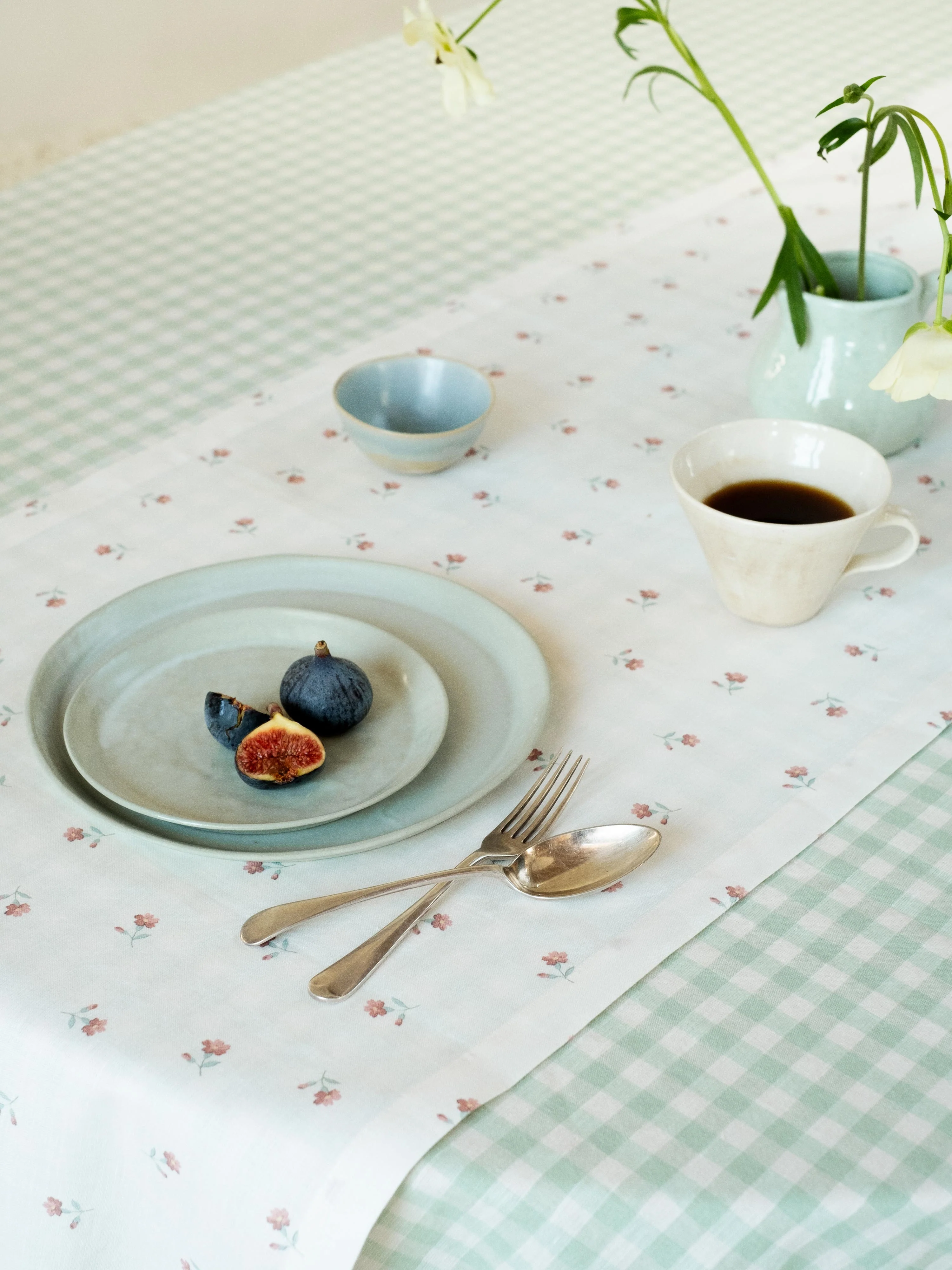 Pearl Posy Bud Linen Blend Table Runner - Image 2